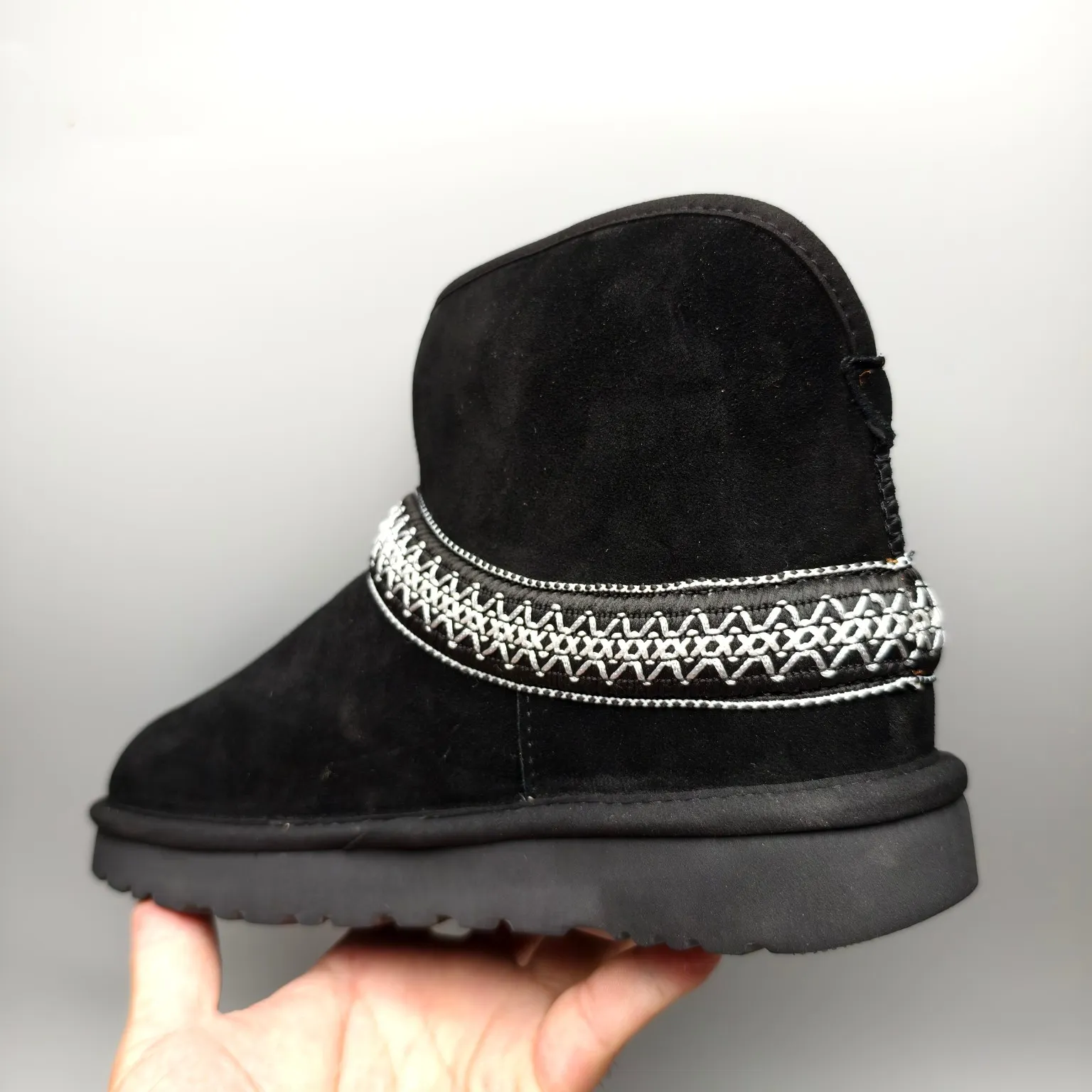 💰560 UGG sheepskin all-in-one snow boots 8262 ethnic style mid-calf boots Color: Maroon Black Size: 35-40